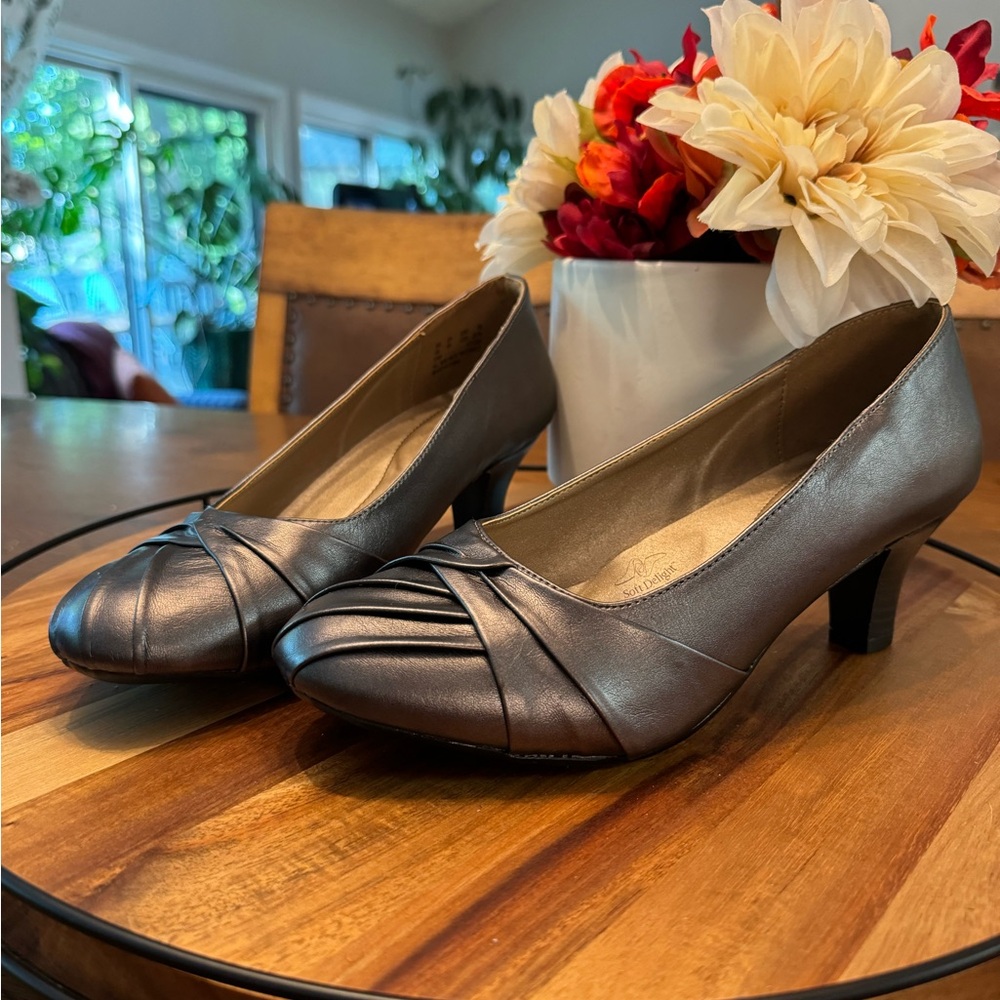 Metallic Bronze/Brown Pumps. Size 11m.  Softstyles